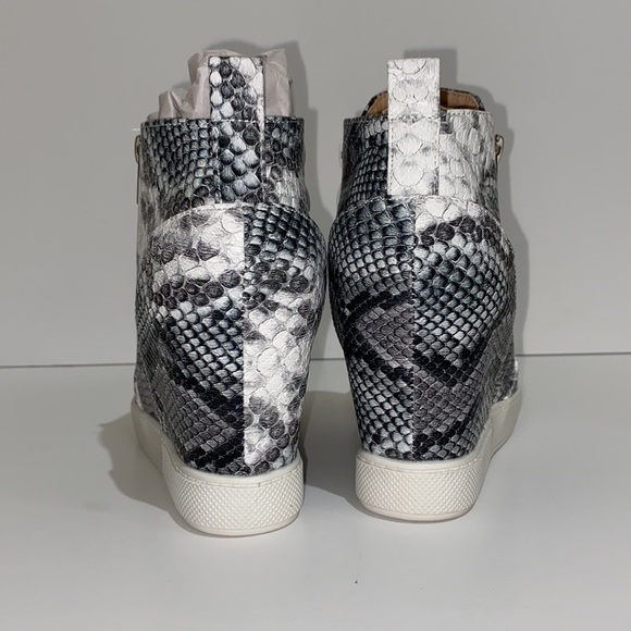 High-Top Wedge Sneakers. - Picture 5 of 8